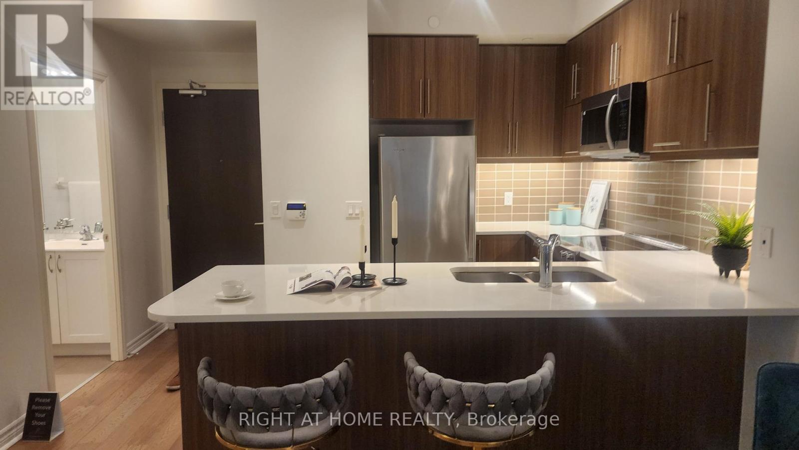 803 - 39 Annie Craig Drive, Toronto (Mimico), Ontario  M8V 0C5 - Photo 8 - W12214436