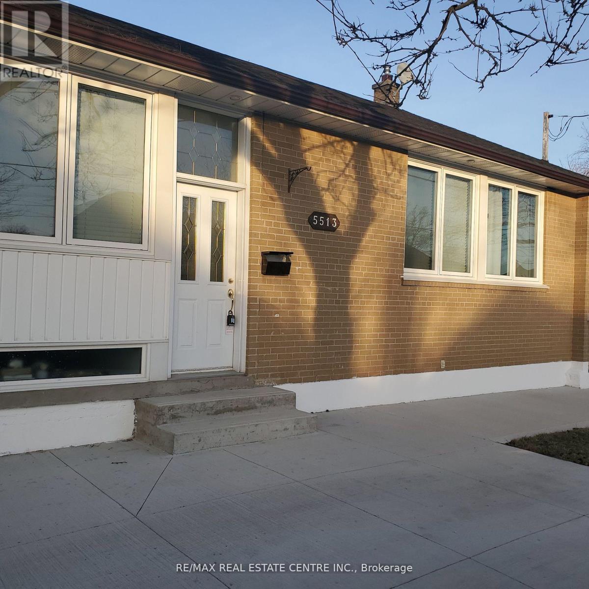 Main - 5513 Turney Drive, Mississauga (Streetsville), Ontario  L5M 1A2 - Photo 2 - W12214439