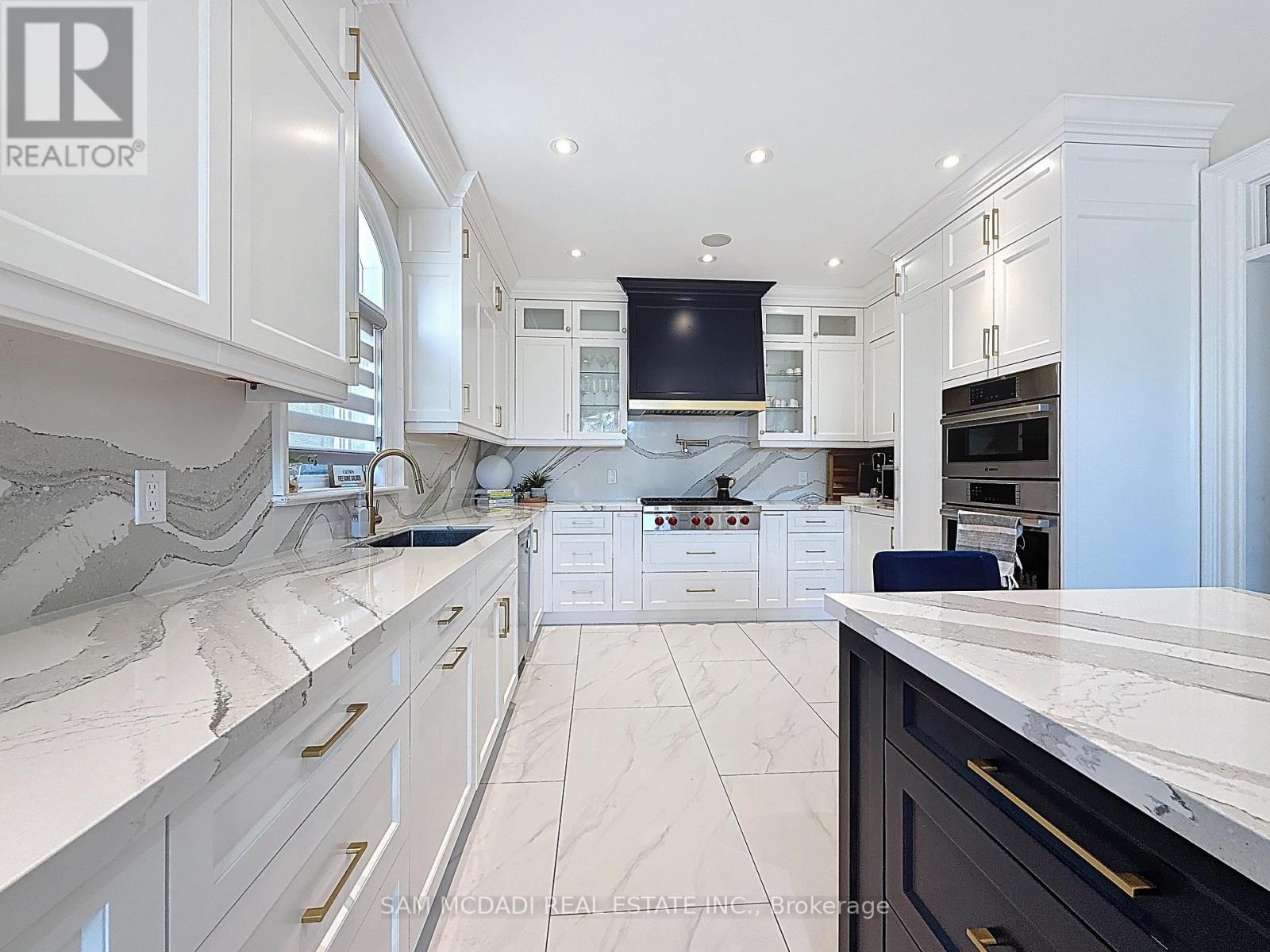 2022 Eckland Court, Mississauga (Erin Mills), Ontario  L5L 5W5 - Photo 11 - W12214442