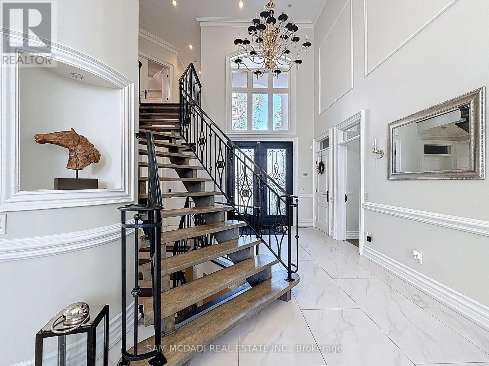2022 Eckland Court, Mississauga (Erin Mills), Ontario  L5L 5W5 - Photo 4 - W12214442
