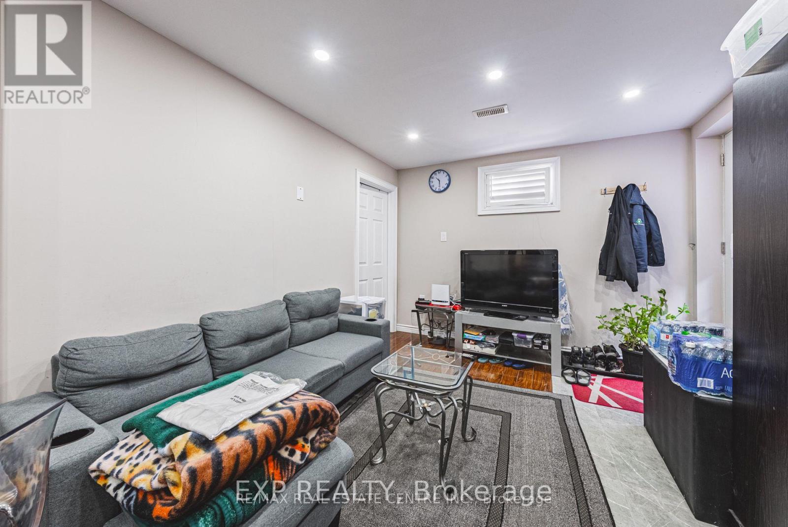 14 Belmont Drive, Brampton (Avondale), Ontario  L6T 2K3 - Photo 12 - W12214448