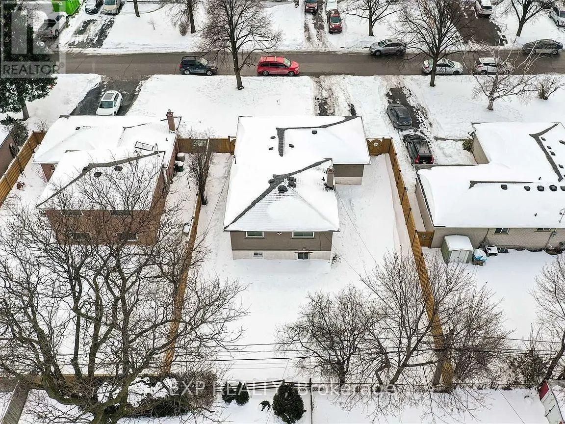 14 Belmont Drive, Brampton (Avondale), Ontario  L6T 2K3 - Photo 18 - W12214448