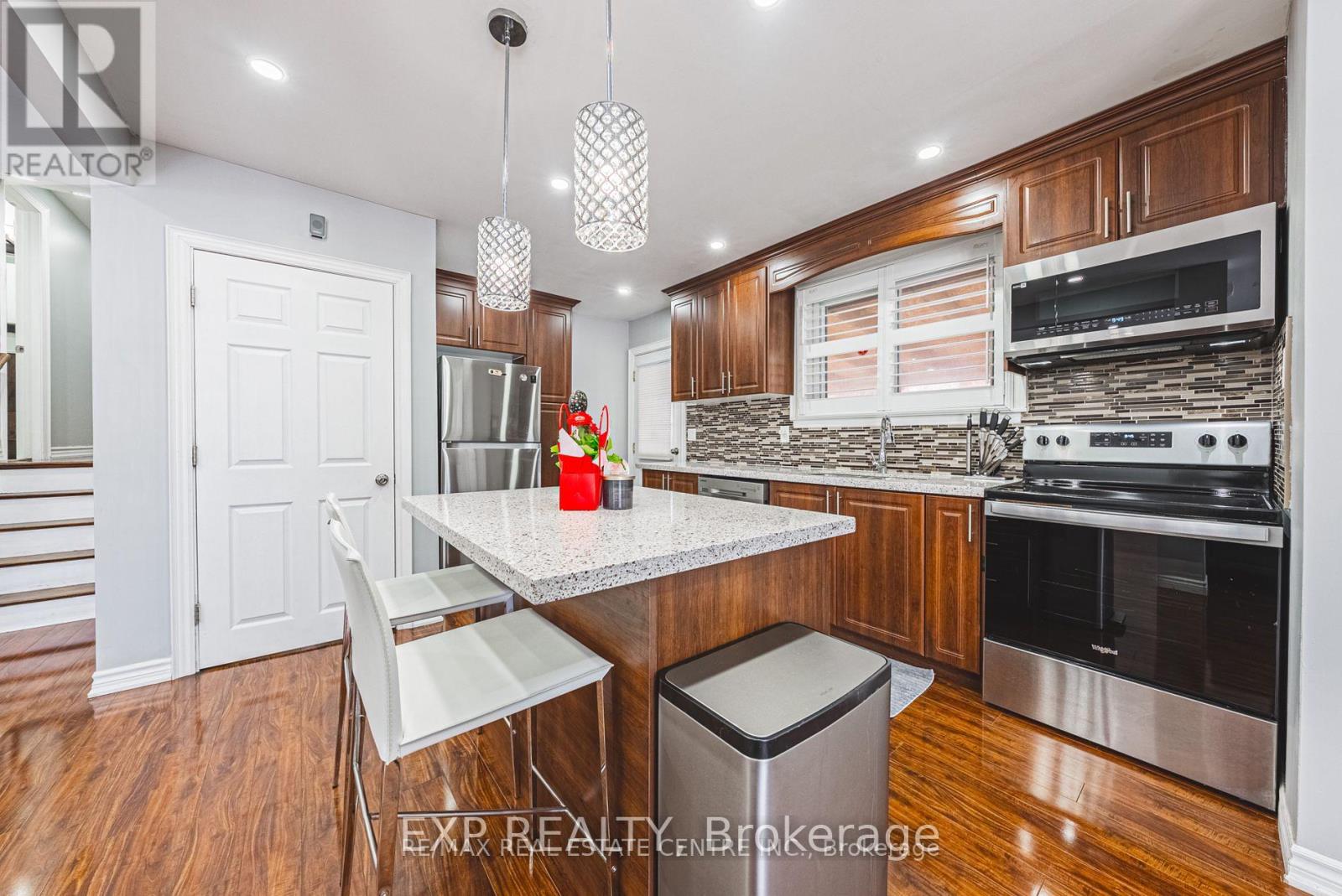 14 Belmont Drive, Brampton, Ontario  L6T 2K3 - Photo 2 - W12214448