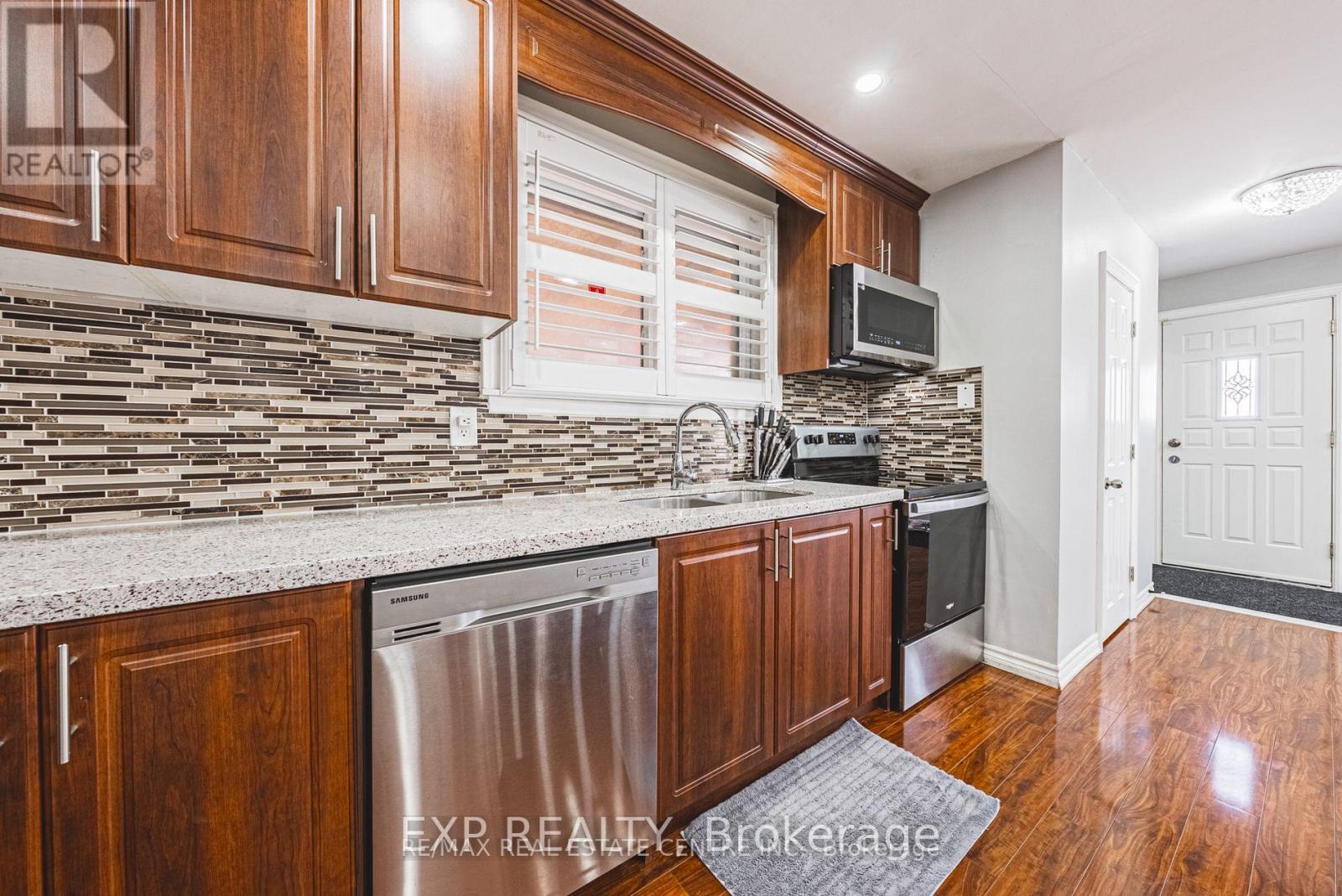 14 Belmont Drive, Brampton, Ontario  L6T 2K3 - Photo 3 - W12214448
