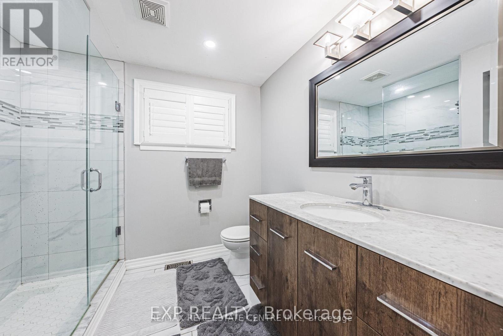 14 Belmont Drive, Brampton, Ontario  L6T 2K3 - Photo 6 - W12214448