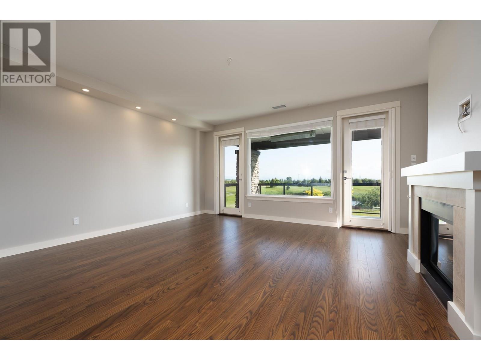 210 5099 Springs Boulevard, Delta, British Columbia  V4M 0A2 - Photo 4 - R3014623