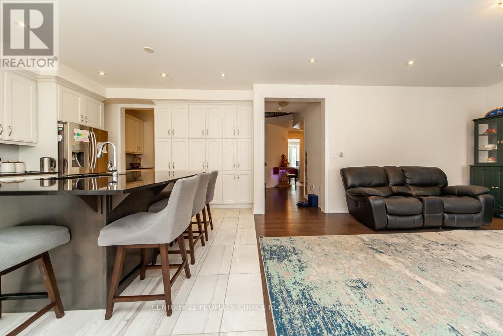 183 Beaveridge Avenue, Oakville, Ontario  L6H 0M6 - Photo 13 - W12202954