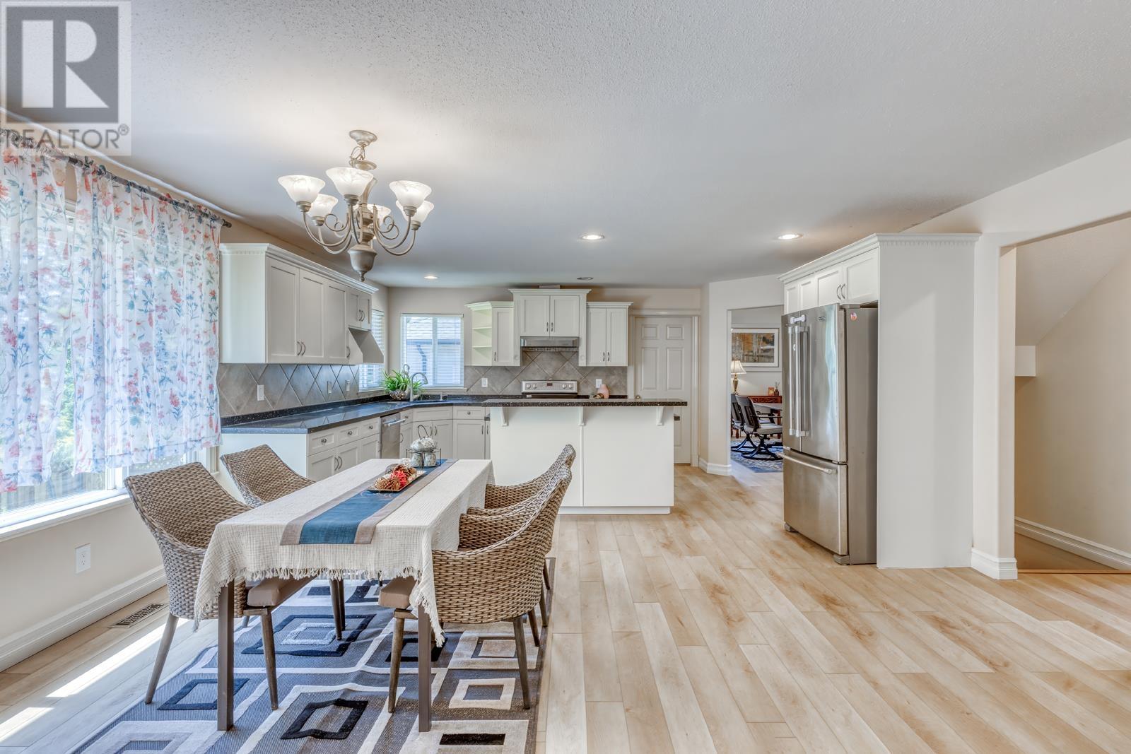 22734 Holyrood Avenue, Maple Ridge, British Columbia  V2X 6E7 - Photo 10 - R3014640