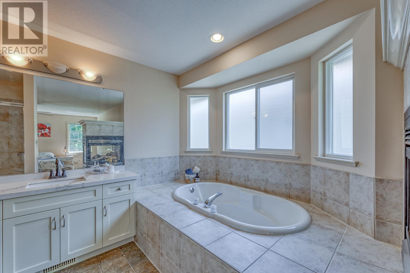 22734 Holyrood Avenue, Maple Ridge, British Columbia  V2X 6E7 - Photo 17 - R3014640