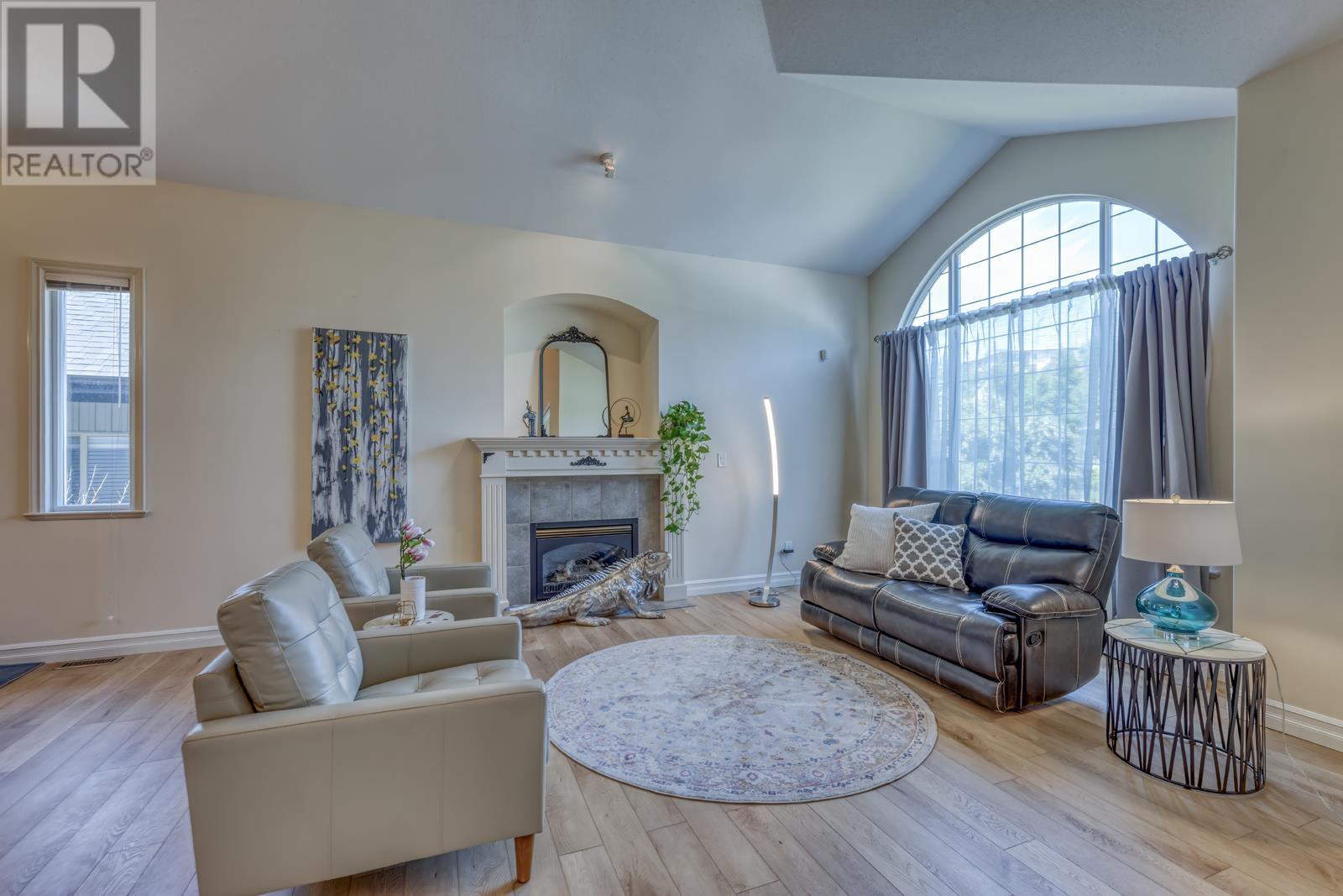 22734 Holyrood Avenue, Maple Ridge, British Columbia  V2X 6E7 - Photo 3 - R3014640