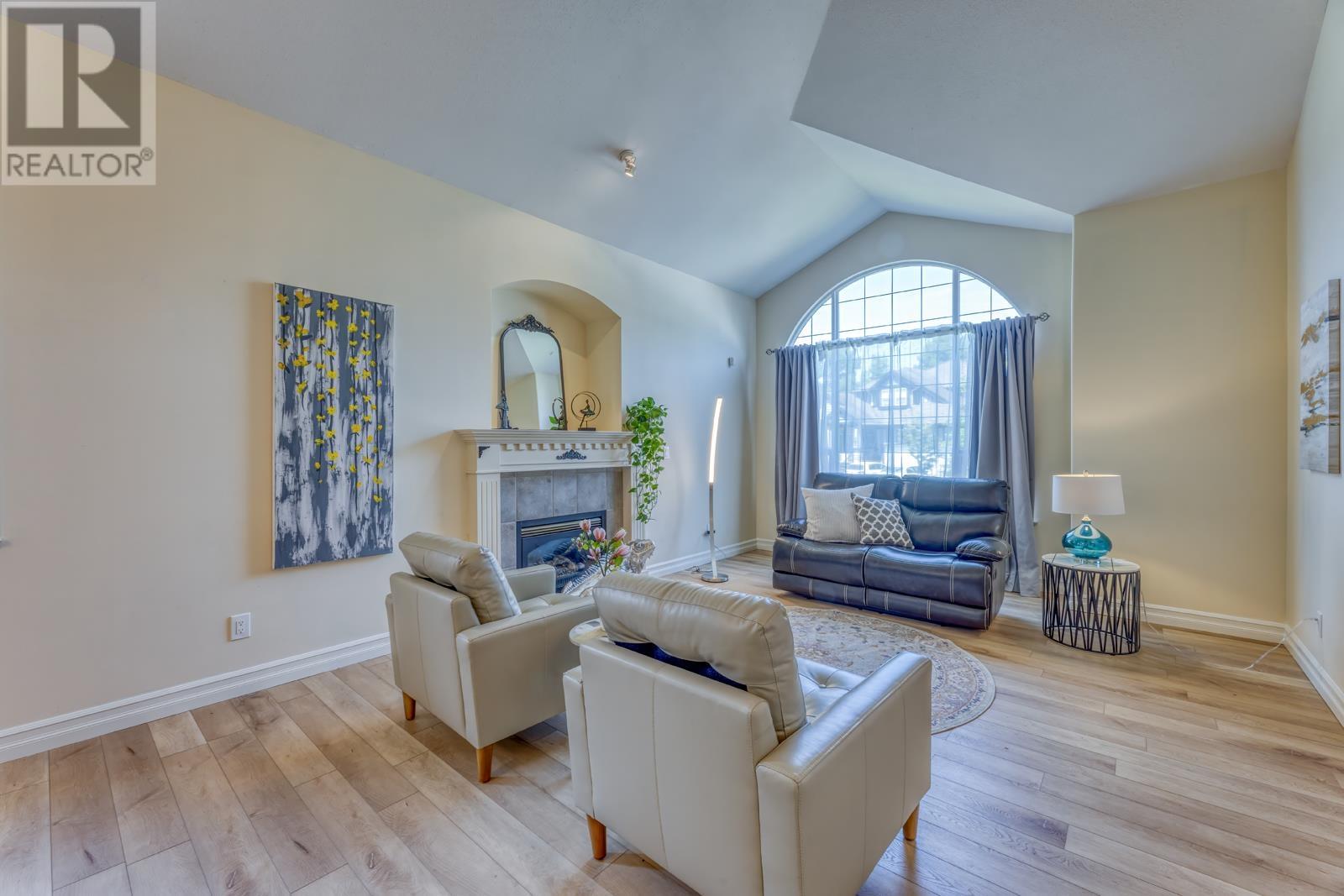 22734 Holyrood Avenue, Maple Ridge, British Columbia  V2X 6E7 - Photo 4 - R3014640