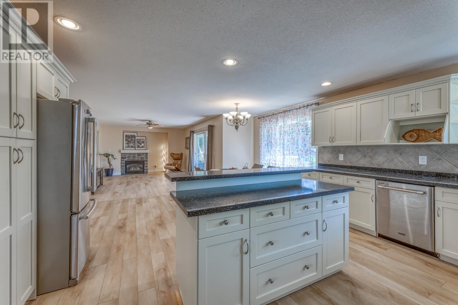 22734 Holyrood Avenue, Maple Ridge, British Columbia  V2X 6E7 - Photo 7 - R3014640