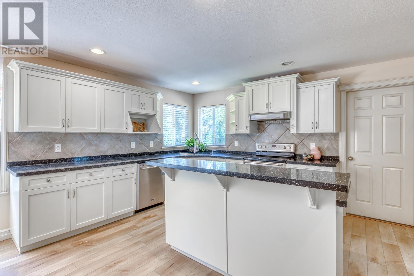 22734 Holyrood Avenue, Maple Ridge, British Columbia  V2X 6E7 - Photo 8 - R3014640