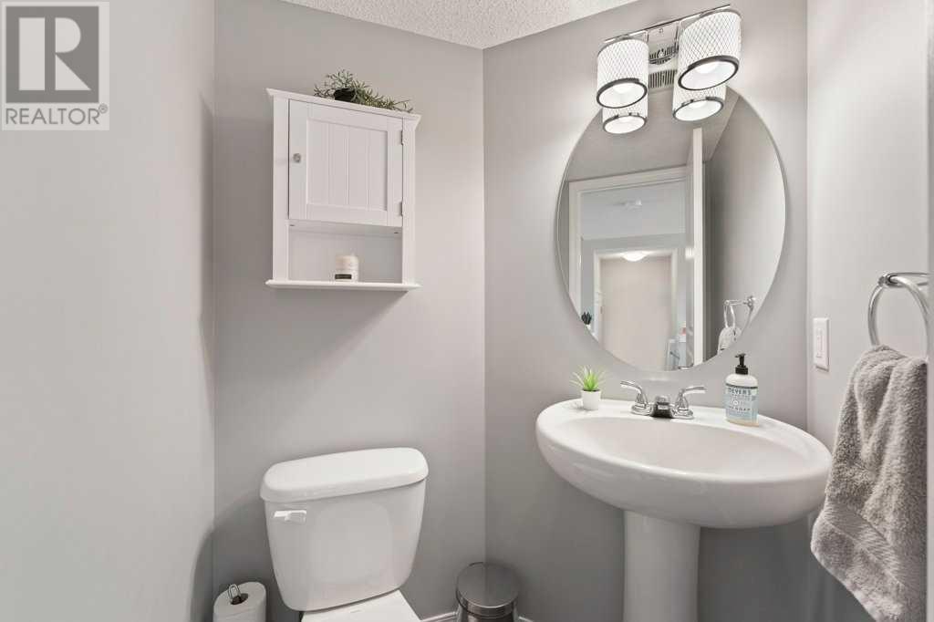 Property at 23 Elgin Meadows Park SE image 5