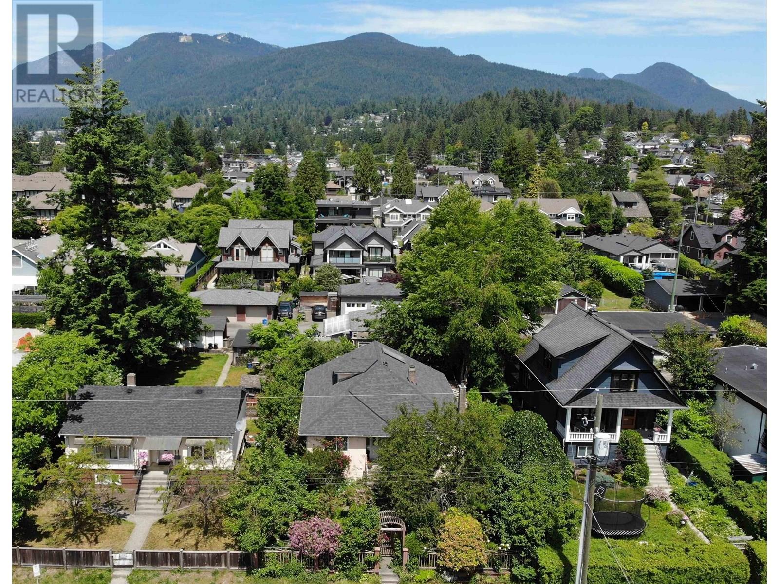 342 E 13th Street, North Vancouver, British Columbia  V7L 2L9 - Photo 2 - R3014091