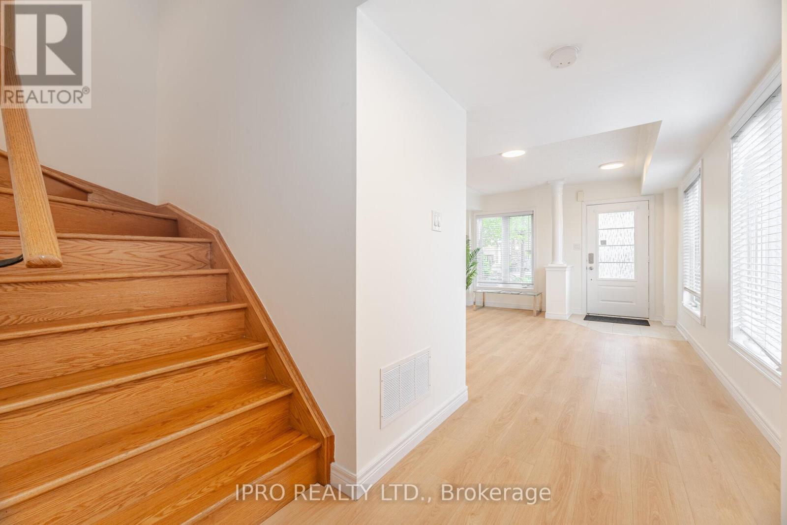 32 Lily Cup Avenue, Toronto, Ontario  M1L 0H4 - Photo 10 - E12199556