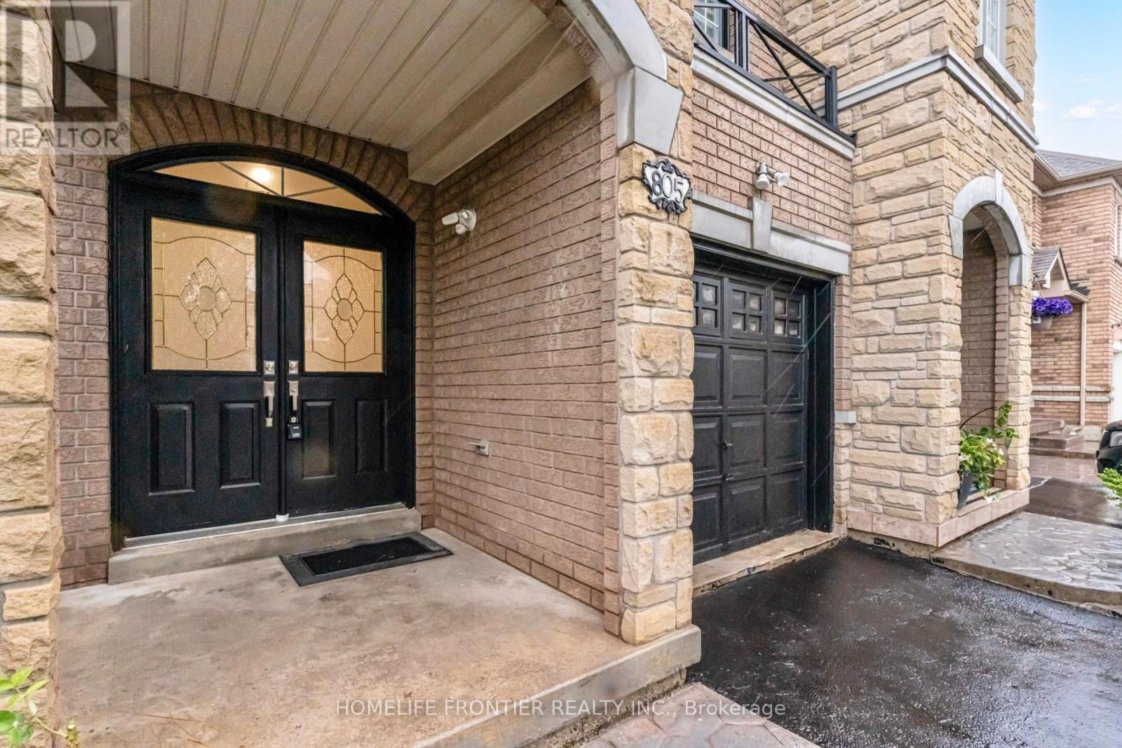 805 Othello Court, Mississauga, Ontario  L5W 1H2 - Photo 2 - W12214141