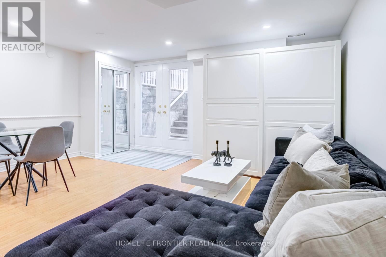 805 Othello Court, Mississauga, Ontario  L5W 1H2 - Photo 44 - W12214141