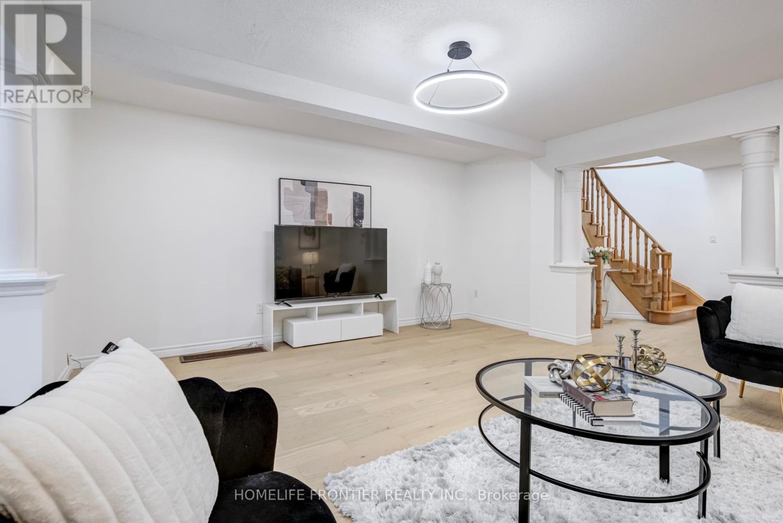 805 Othello Court, Mississauga, Ontario  L5W 1H2 - Photo 6 - W12214141