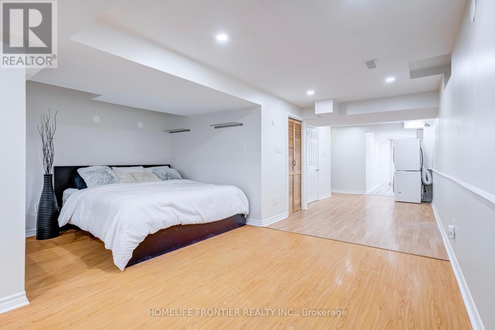 805 Othello Court, Mississauga, Ontario  L5W 1H2 - Photo 38 - W12214141