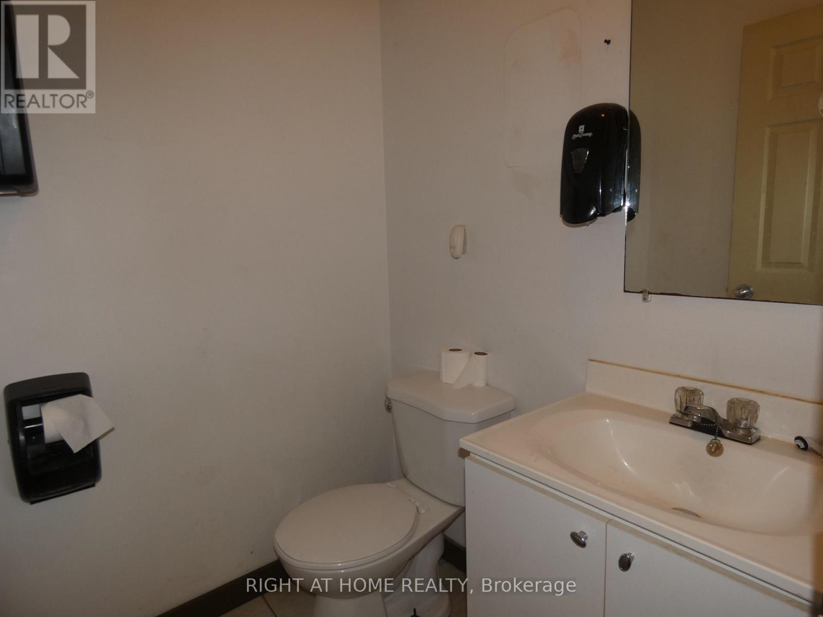 1319 Hammond Street, North Bay (Central), Ontario  P1B 2J2 - Photo 15 - X12214090