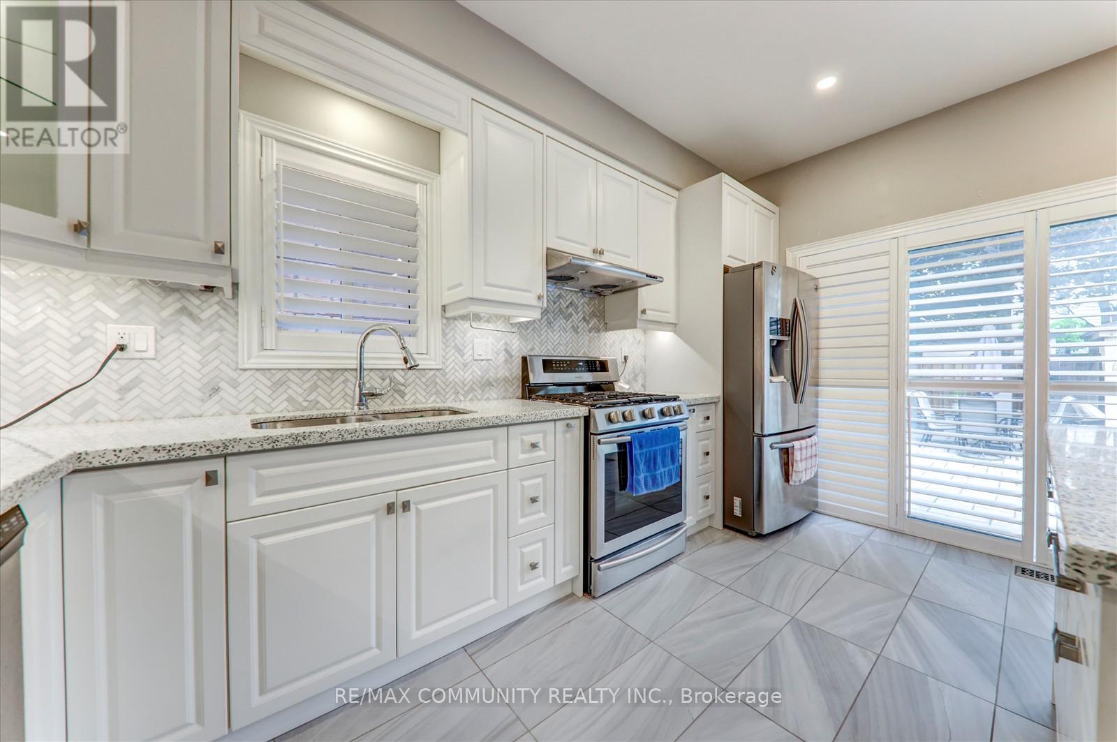 133 Mcsweeney Crescent, Ajax (Northwest Ajax), Ontario  L1T 4C8 - Photo 14 - E12214467