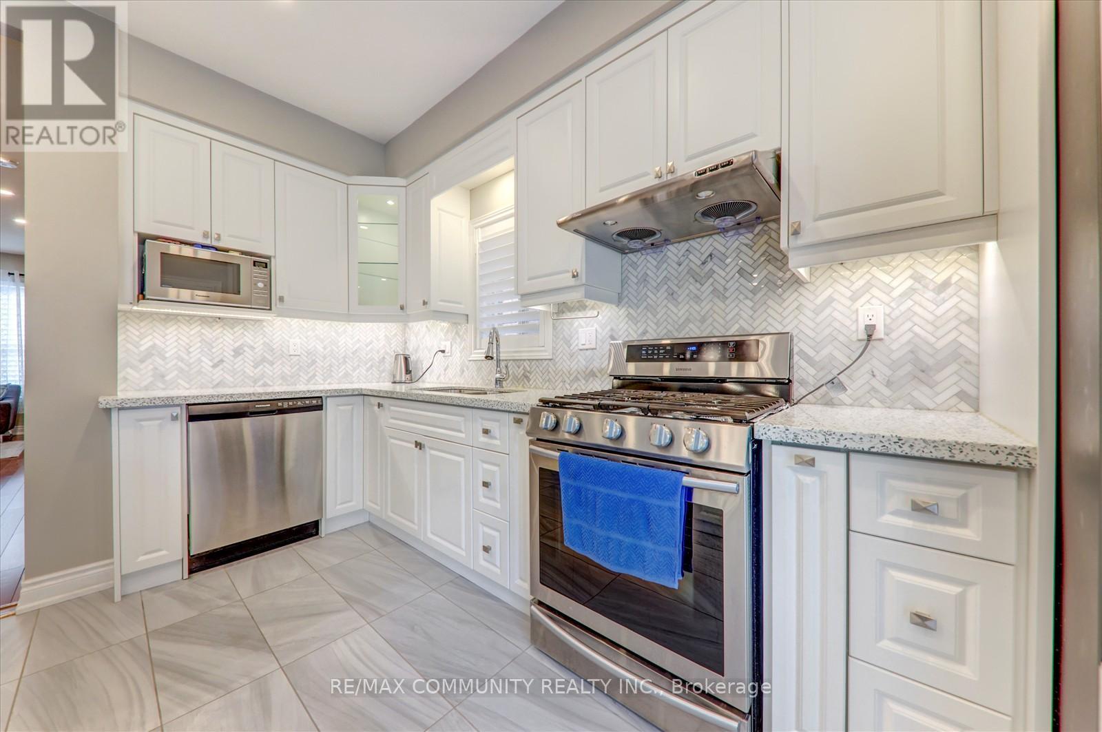 133 Mcsweeney Crescent, Ajax (Northwest Ajax), Ontario  L1T 4C8 - Photo 15 - E12214467