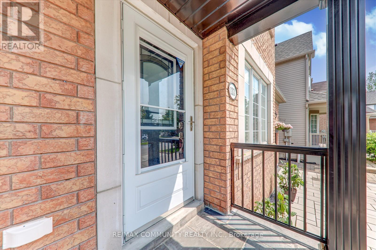 133 Mcsweeney Crescent, Ajax (Northwest Ajax), Ontario  L1T 4C8 - Photo 5 - E12214467