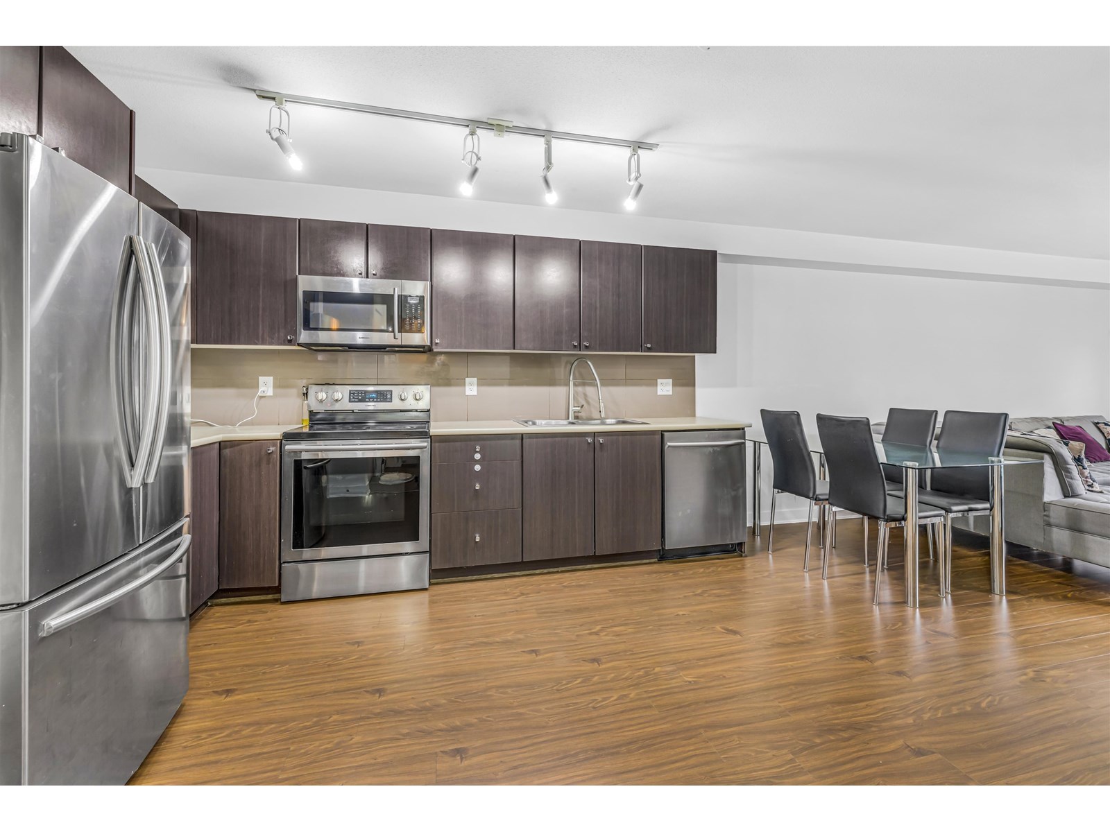 202 13740 75a Avenue, Surrey, British Columbia  V3W 0E8 - Photo 2 - R3014062