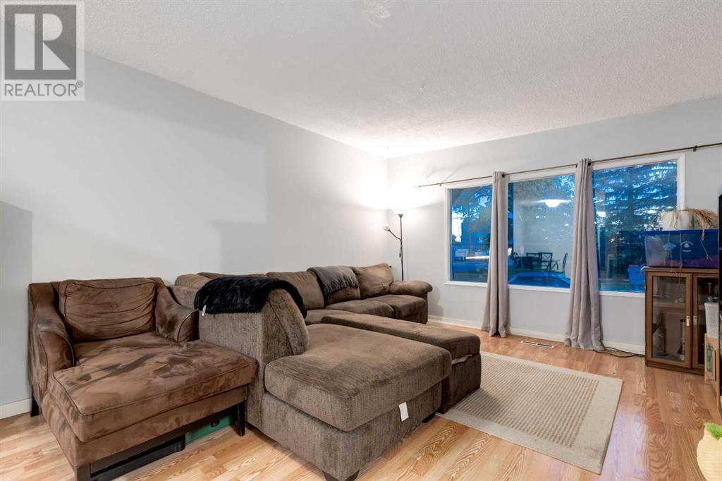 7246 24 Street Se, Calgary, Alberta  T2C 0Y5 - Photo 2 - A2227008