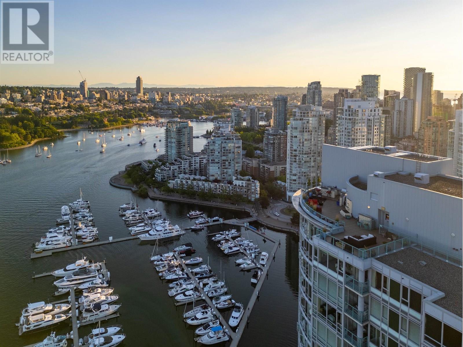 3903 1033 Marinaside Crescent, Vancouver, British Columbia  V6Z 3A3 - Photo 3 - R3014611