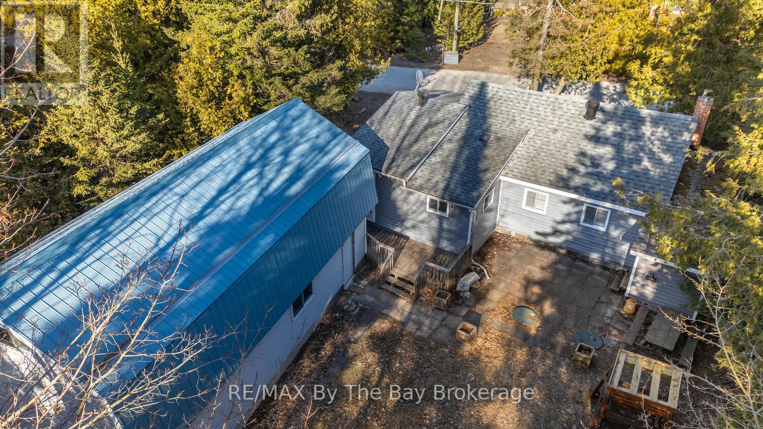 1120 King Edward Avenue, South Bruce Peninsula, Ontario  N0H 2G0 - Photo 10 - X12091231