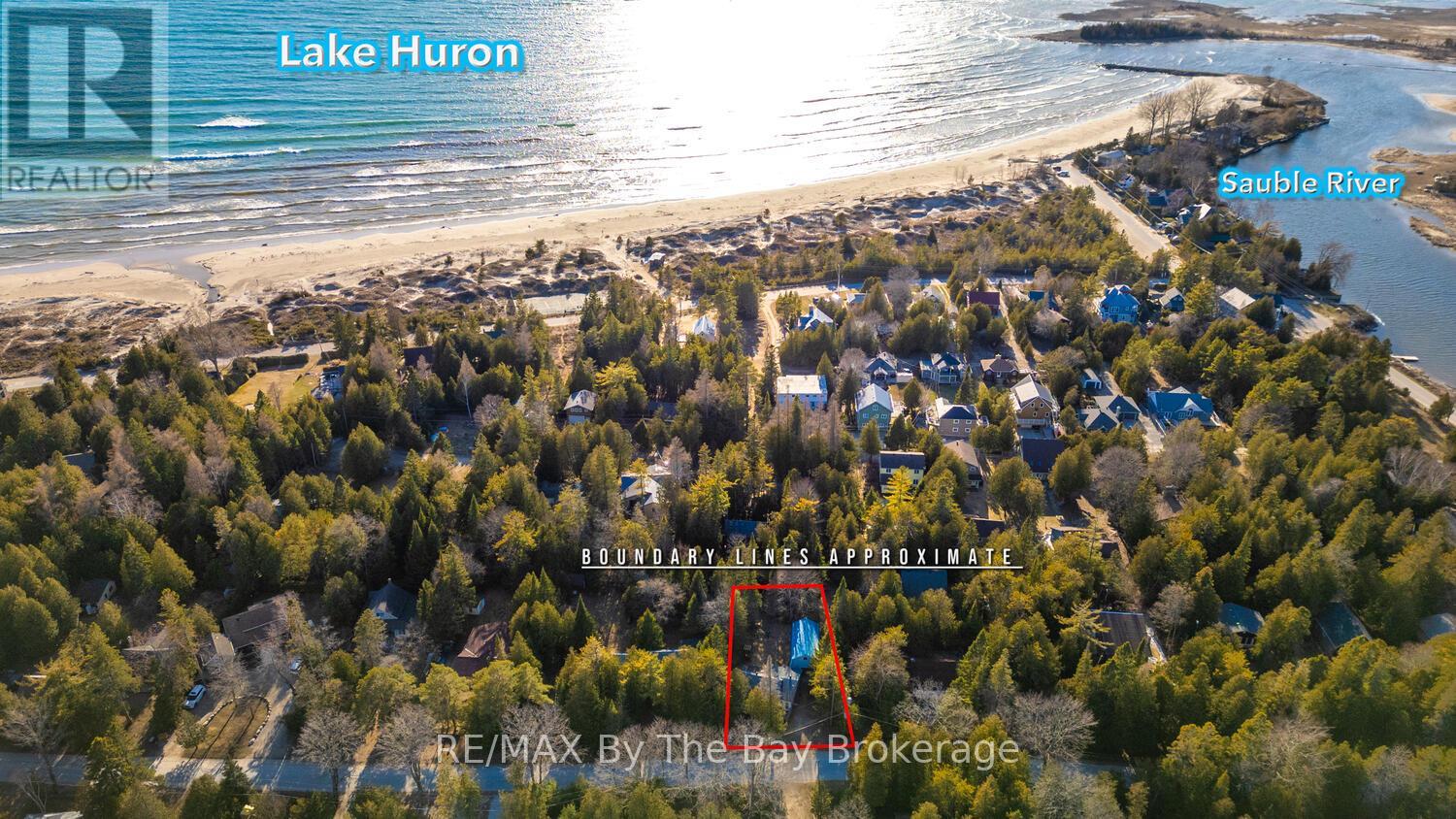 1120 King Edward Avenue, South Bruce Peninsula, Ontario  N0H 2G0 - Photo 2 - X12091231