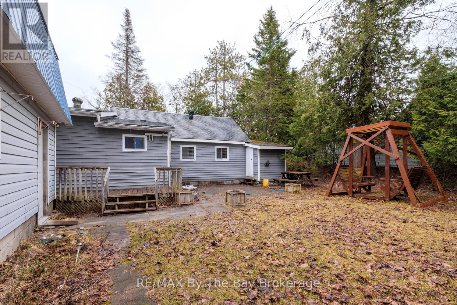 1120 King Edward Avenue, South Bruce Peninsula, Ontario  N0H 2G0 - Photo 16 - X12091231