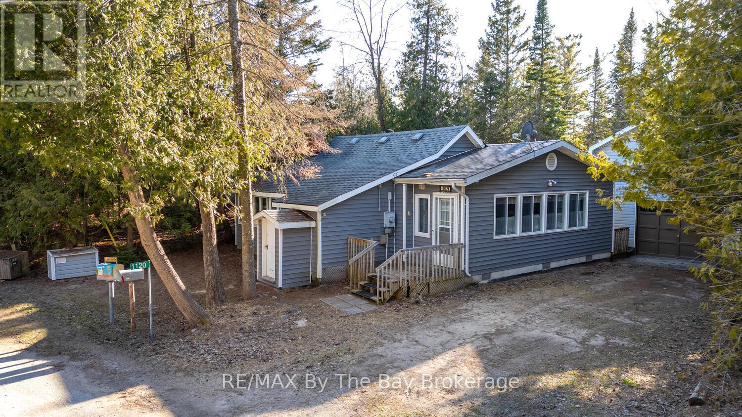 1120 King Edward Avenue, South Bruce Peninsula, Ontario  N0H 2G0 - Photo 25 - X12091231