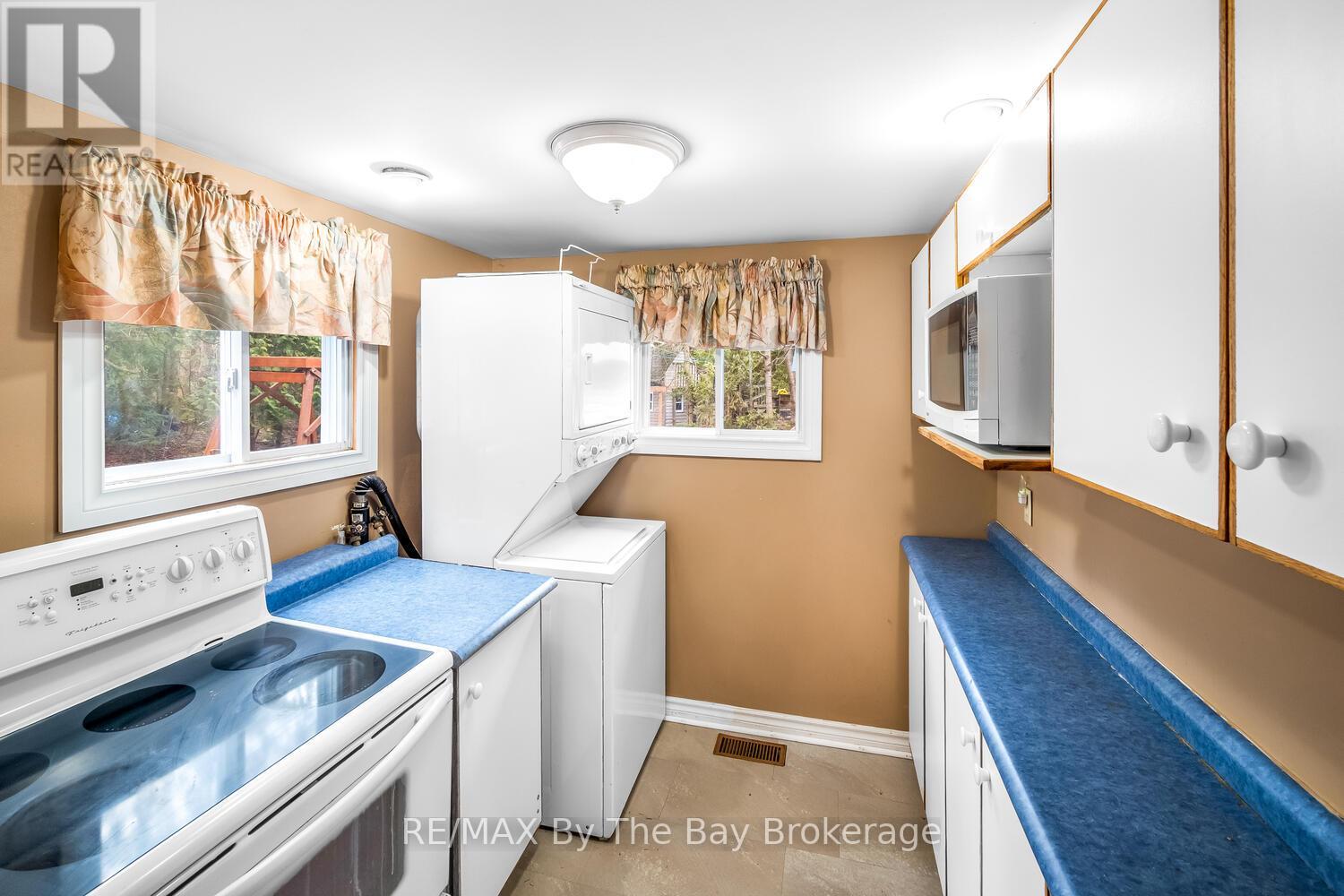 1120 King Edward Avenue, South Bruce Peninsula, Ontario  N0H 2G0 - Photo 33 - X12091231