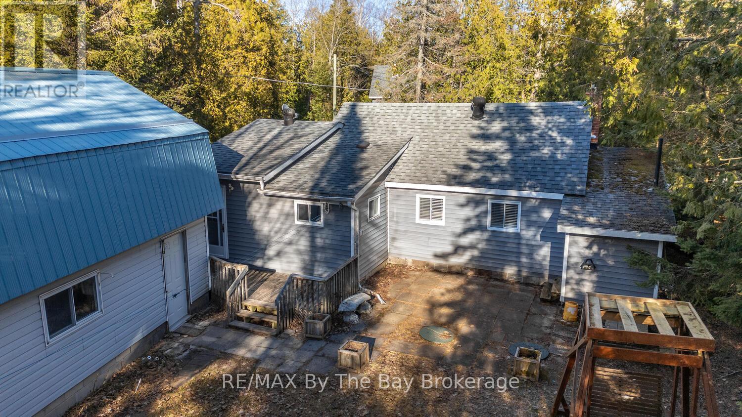 1120 King Edward Avenue, South Bruce Peninsula, Ontario  N0H 2G0 - Photo 5 - X12091231