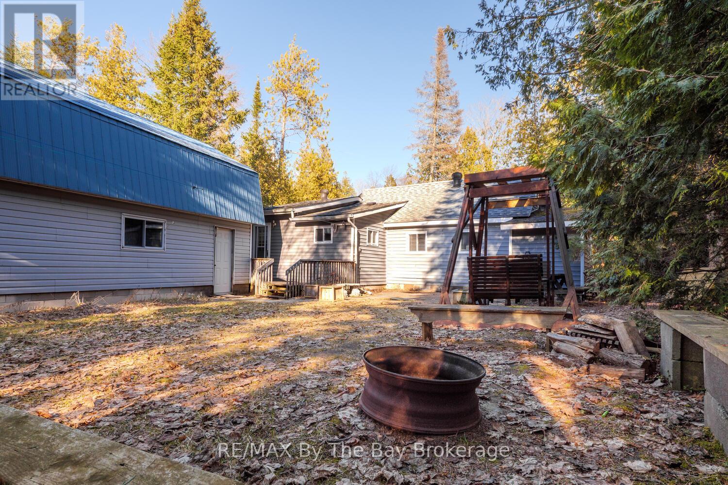 1120 King Edward Avenue, South Bruce Peninsula, Ontario  N0H 2G0 - Photo 6 - X12091231