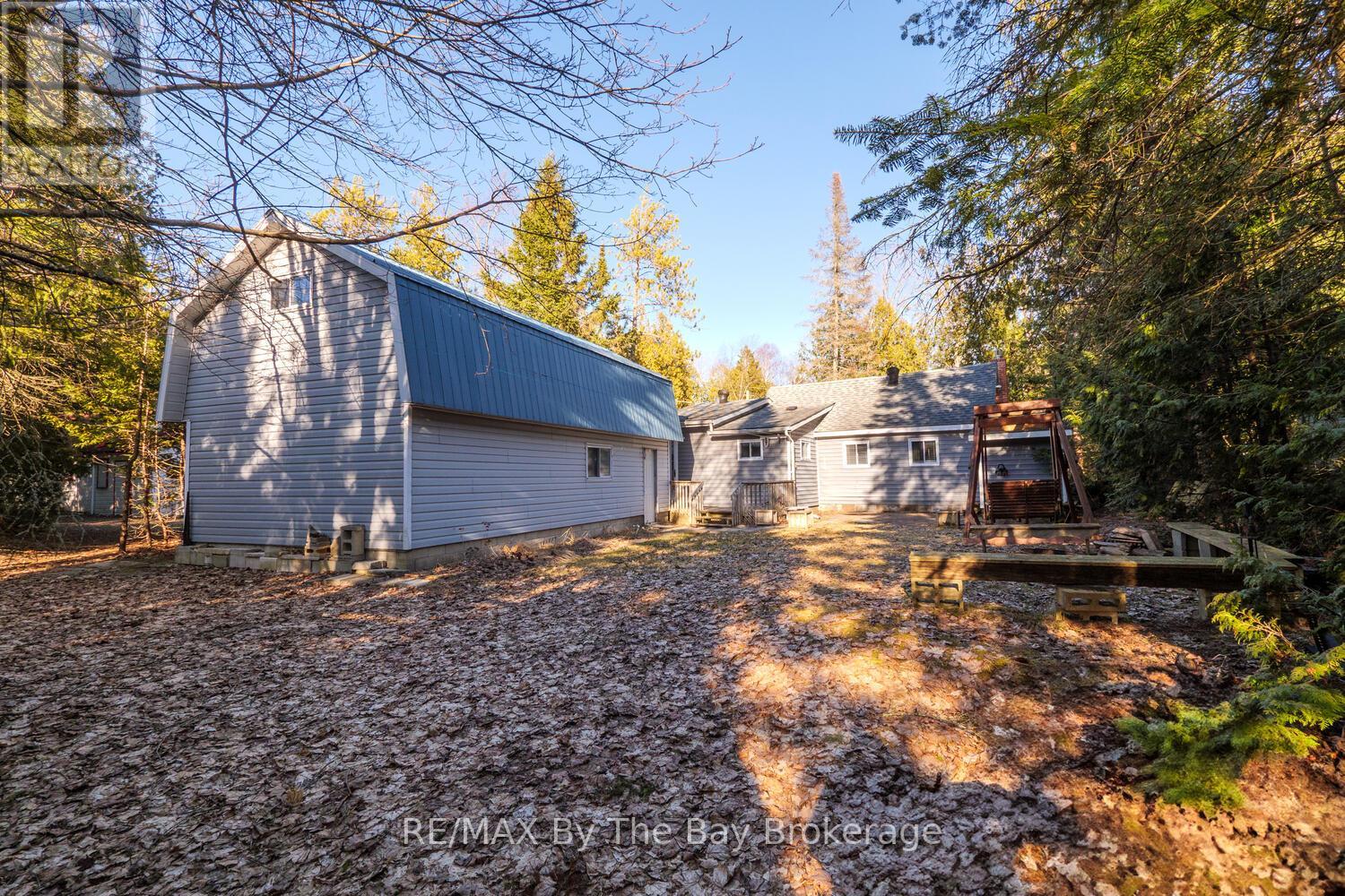 1120 King Edward Avenue, South Bruce Peninsula, Ontario  N0H 2G0 - Photo 8 - X12091231