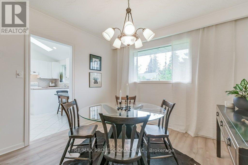2074 Feldwood Road, Mississauga (Lakeview), Ontario  L4X 1E9 - Photo 12 - W12214461