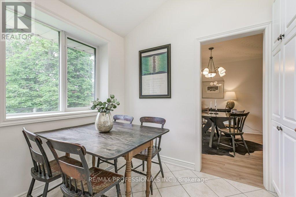 2074 Feldwood Road, Mississauga (Lakeview), Ontario  L4X 1E9 - Photo 15 - W12214461