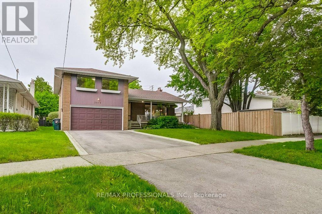 2074 Feldwood Road, Mississauga (Lakeview), Ontario  L4X 1E9 - Photo 2 - W12214461