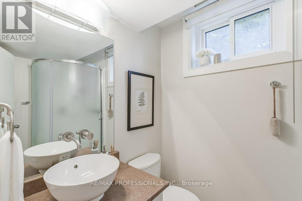 2074 Feldwood Road, Mississauga (Lakeview), Ontario  L4X 1E9 - Photo 26 - W12214461