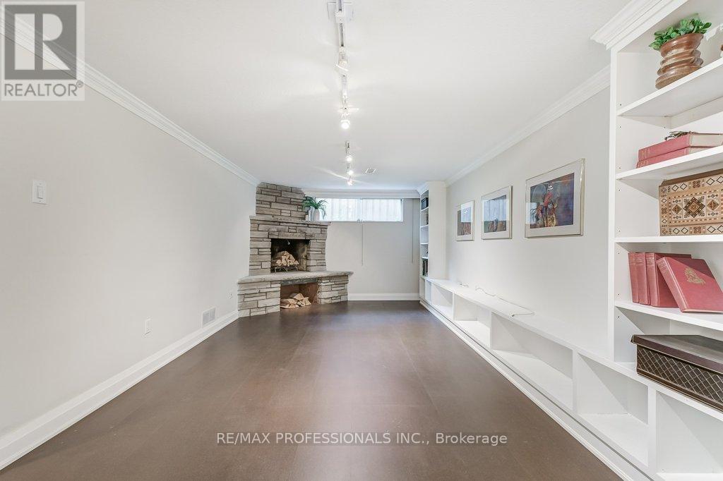 2074 Feldwood Road, Mississauga (Lakeview), Ontario  L4X 1E9 - Photo 27 - W12214461