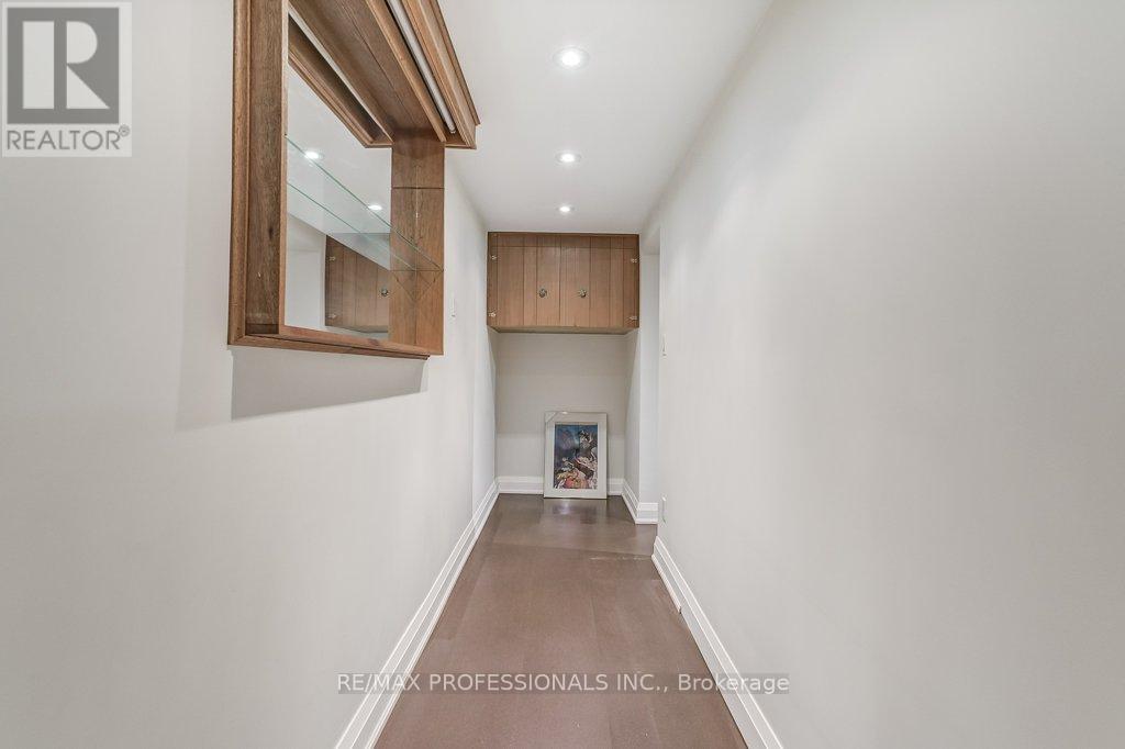 2074 Feldwood Road, Mississauga (Lakeview), Ontario  L4X 1E9 - Photo 29 - W12214461