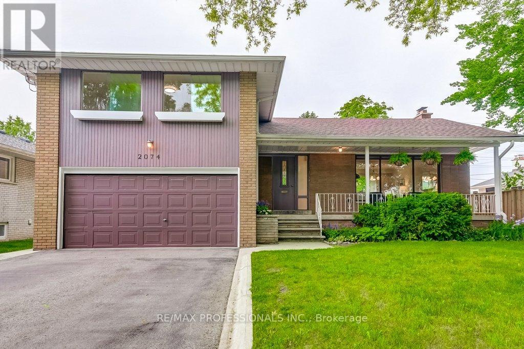 2074 Feldwood Road, Mississauga (Lakeview), Ontario  L4X 1E9 - Photo 3 - W12214461