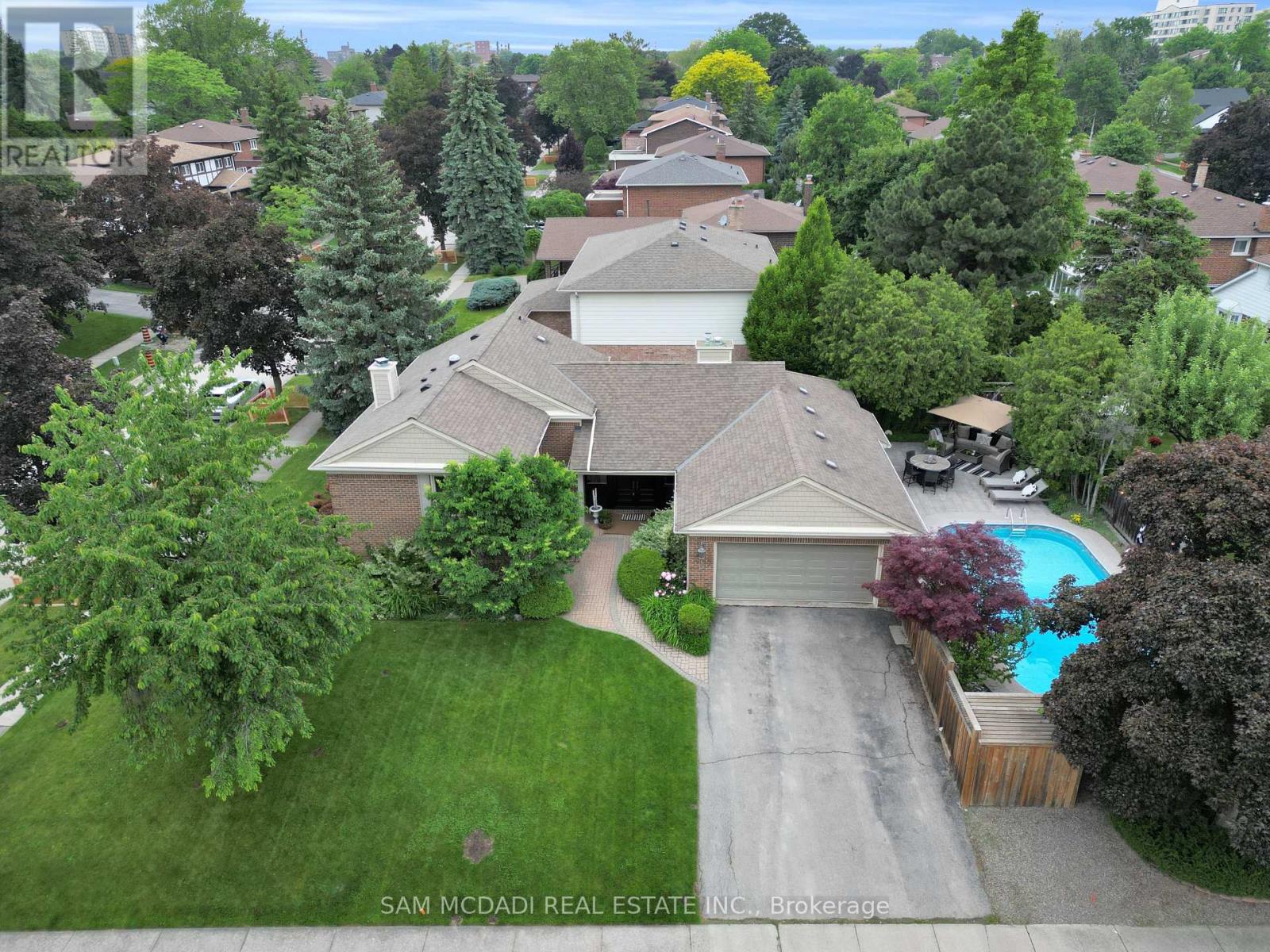 2467 Claymore Crescent, Mississauga, Ontario  L5C 3A2 - Photo 1 - W12214470