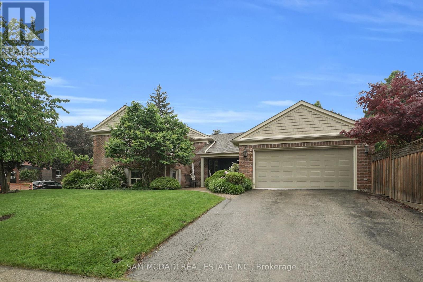 2467 Claymore Crescent, Mississauga, Ontario  L5C 3A2 - Photo 2 - W12214470