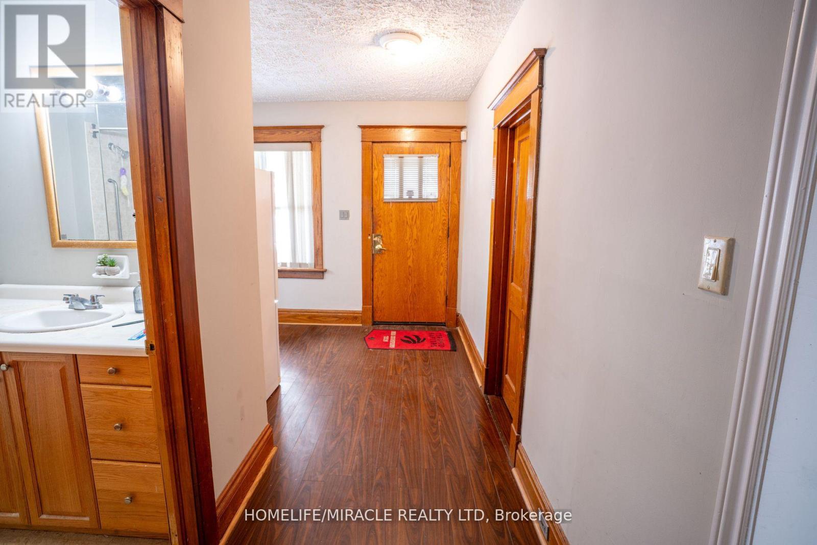 5720 Temperance Avenue, Niagara Falls, Ontario  L2G 4A5 - Photo 8 - X12214466