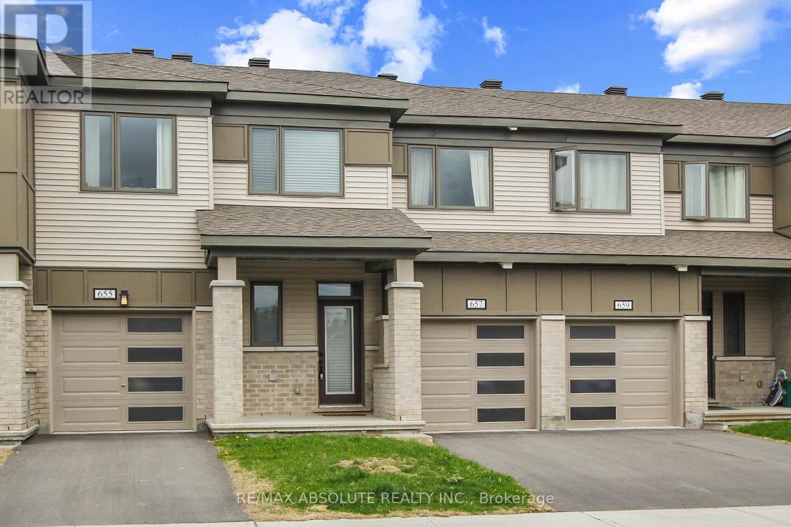 657 Allied Mews, Ottawa, Ontario  K2S 3A1 - Photo 2 - X12214509